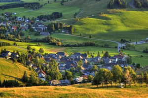 Auf dem Bernauer Panoramaweg passiert man den Ortsteil Dorf. Foto: Erich Spiegelhalter Auf dem Bernauer Panoramaweg passiert man den Ortsteil Dorf. Foto: Erich Spiegelhalter