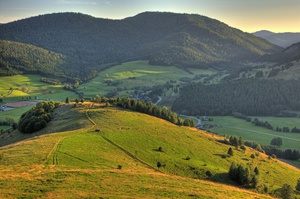 Blick auf den Blössling, den man vom Talgrund ebenso sieht wie vom Scheibenfelsen. Foto: Erich Spiegelhalter. Blick auf den Blössling, den man vom Talgrund ebenso sieht wie vom Scheibenfelsen. Foto: Erich Spiegelhalter.
