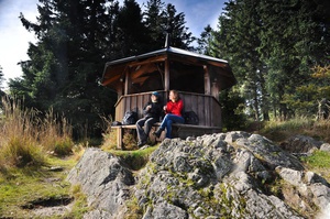 Wanderpause am Pavillon beim Spießhorn. Foto: Birgit-Cathrin Duval Wanderpause am Pavillon beim Spießhorn. Foto: Birgit-Cathrin Duval